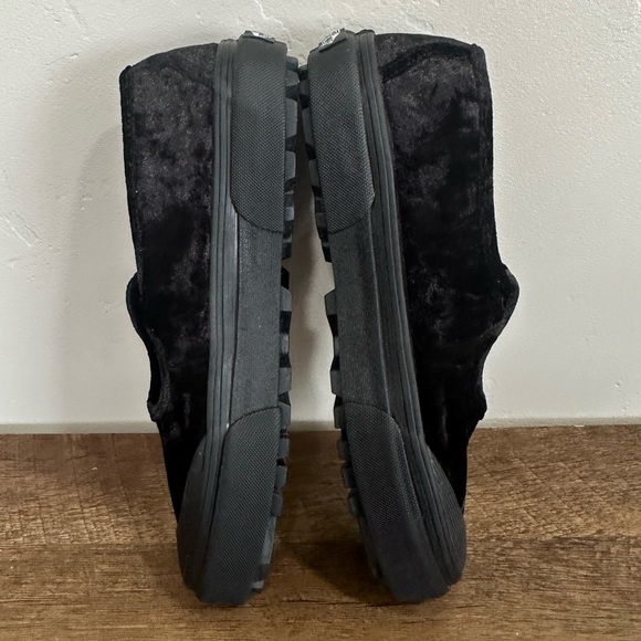 VANS SOLID BLACK STYLE 93 CRUSHED VELVET MARY JANE SNEAKERS WITH BUCKLE 7.5 - Picture 8 of 12